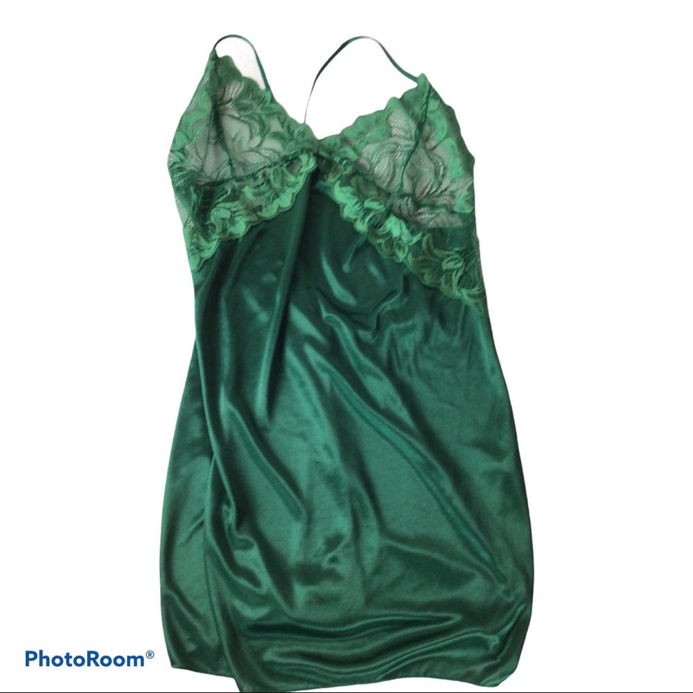 FOREST GREEN CAMISOLE. Large. EUC